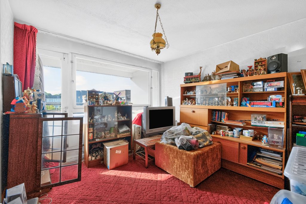 Property photo 3 of 17