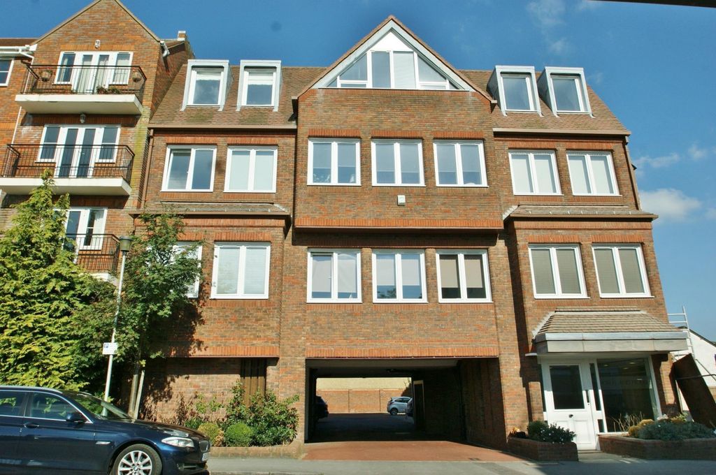Property photo 1 of 7 Front (Main)