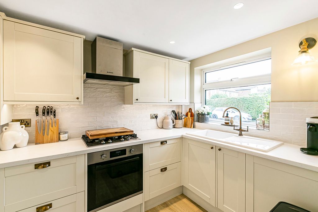 Property photo 3 of 16 Kitchen