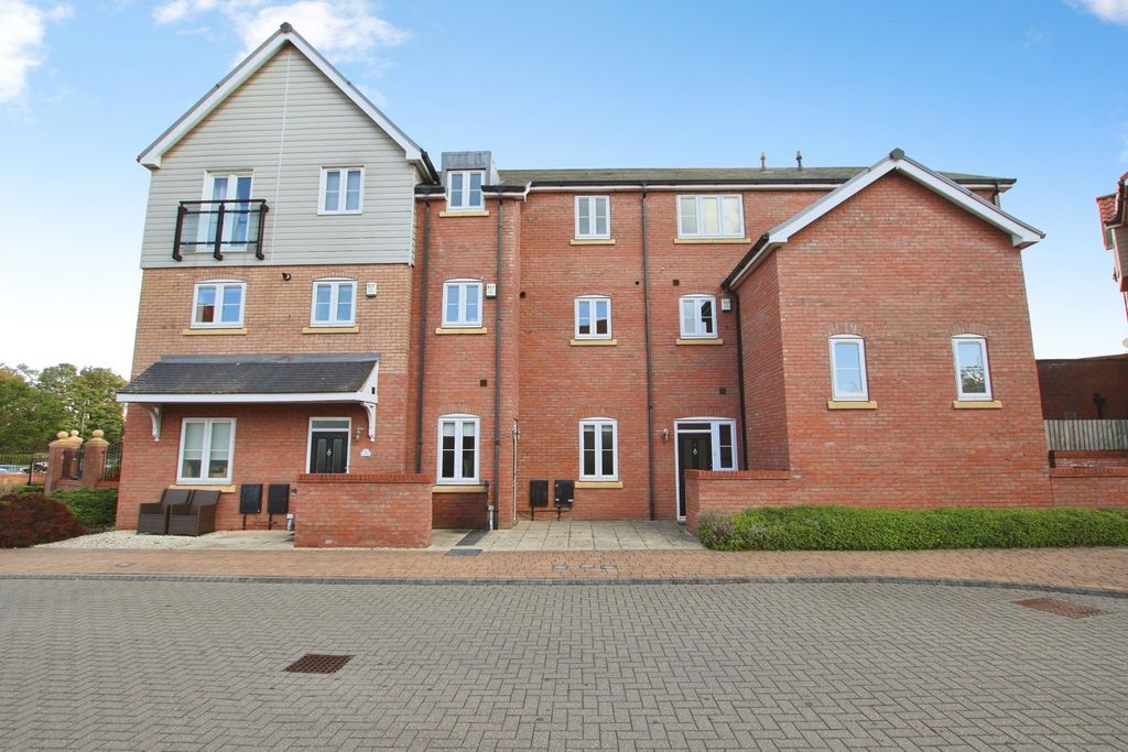 Property photo 1 of 18 5704200