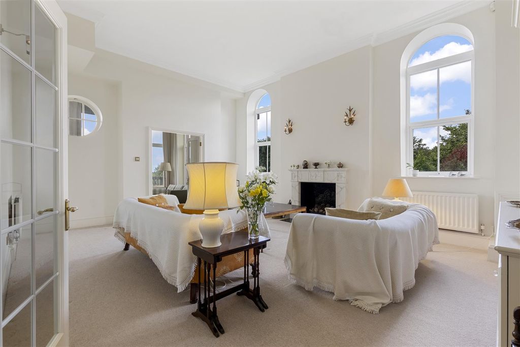 Property photo 3 of 20 Sitting Room