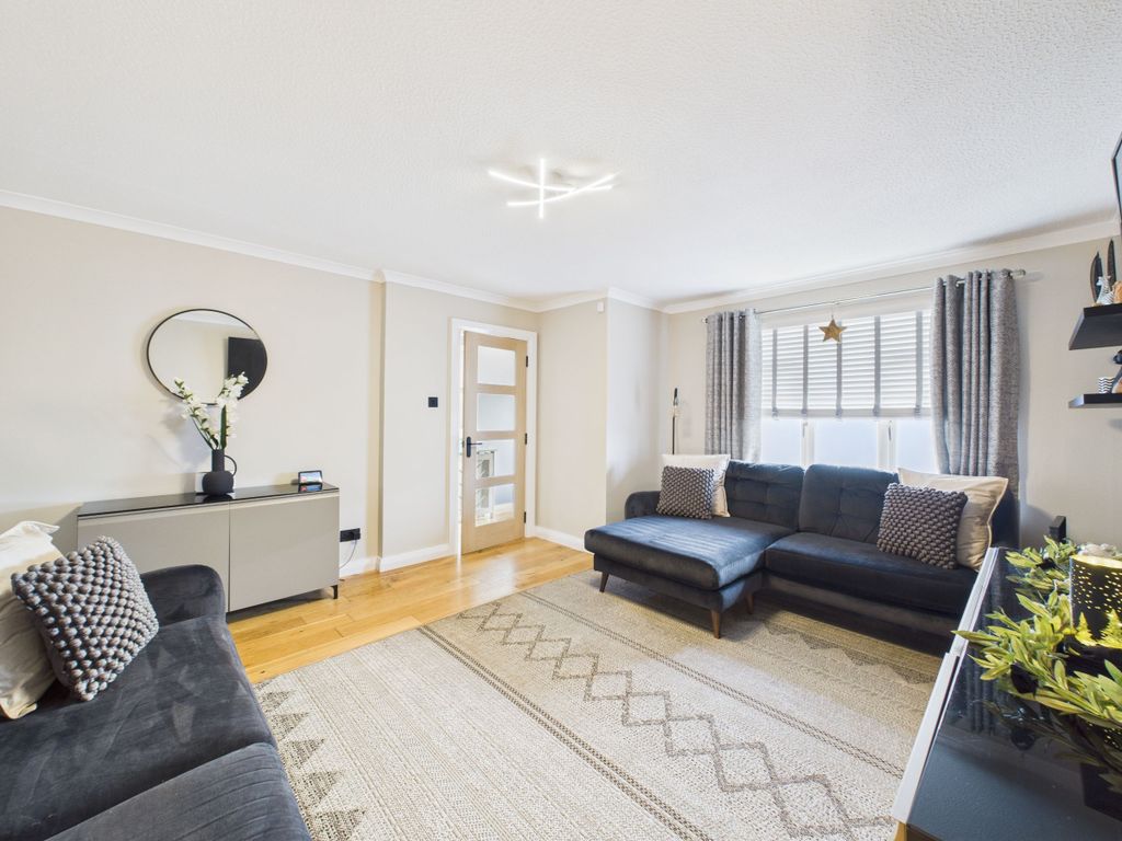 Property photo 3 of 28