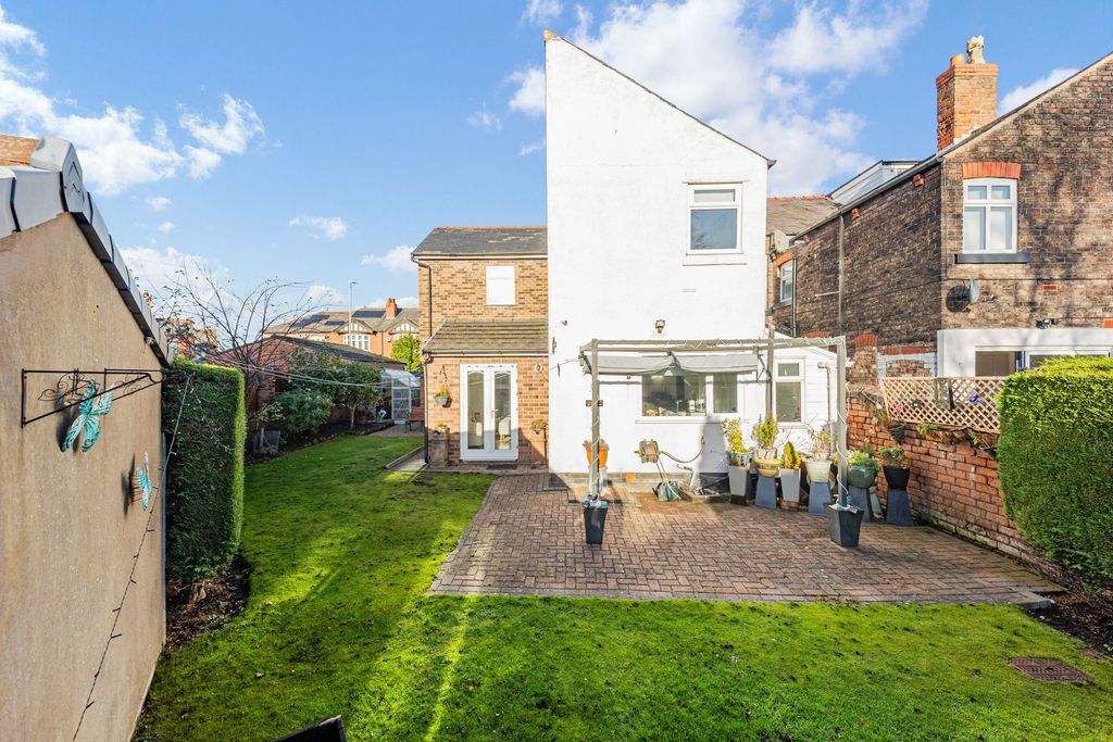 Property photo 2 of 28