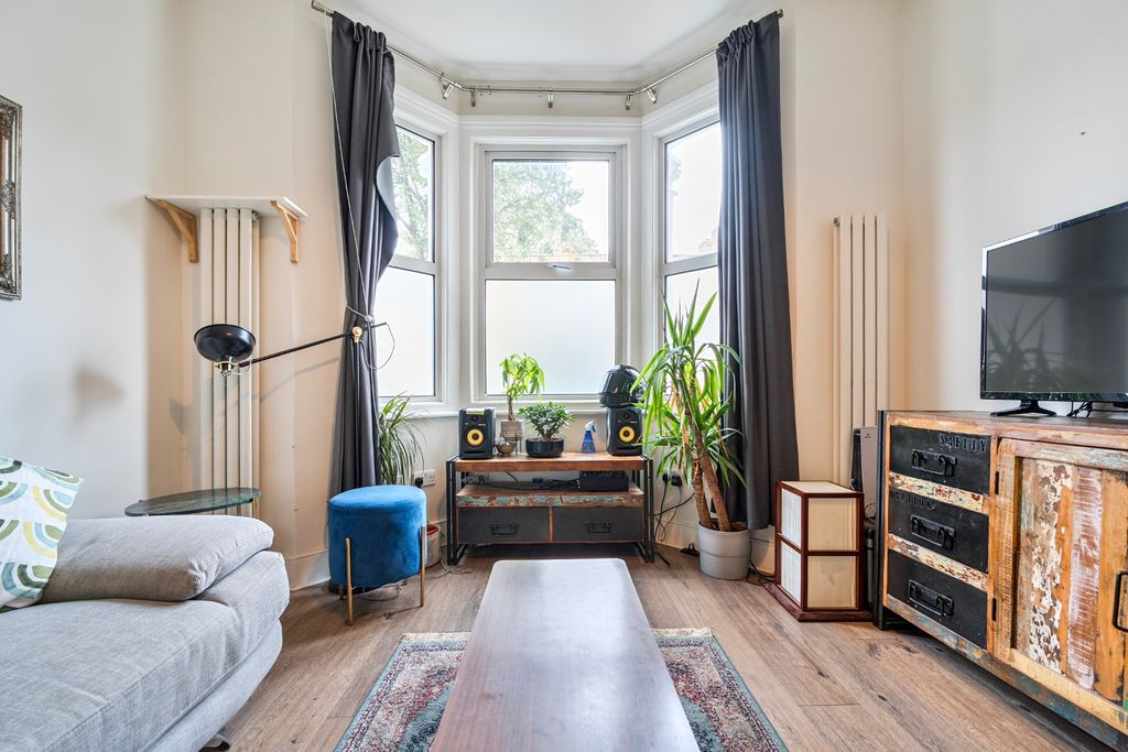 Property photo 3 of 20 4385414