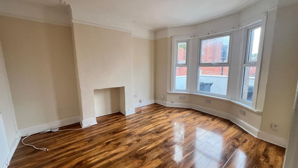 Property photo 1 of 13 4 Bed Terraced House To Rent Holmesdale Road, London Se25