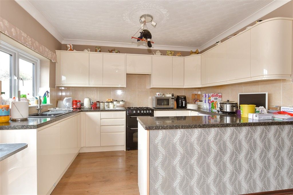 Property photo 3 of 10 Kitchen/Breakfast Room