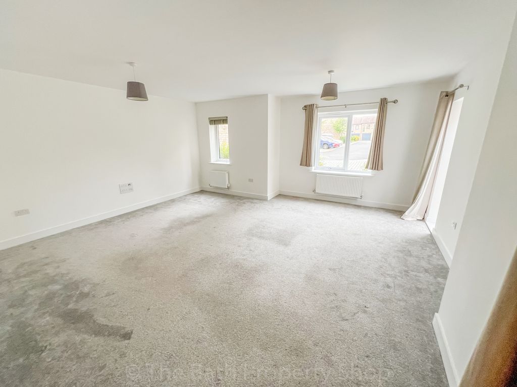 Property photo 3 of 9 31 Chivers Street Phone -9