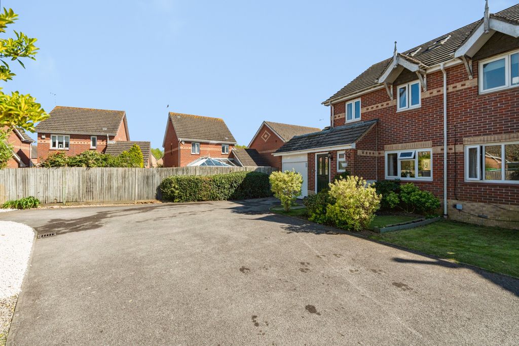 Property photo 1 of 20 Front View