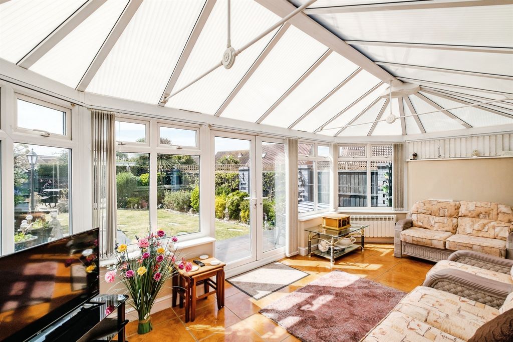 Property photo 3 of 25