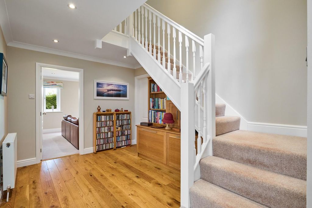 Property photo 3 of 34 9 Wingfield Court_17.Jpg