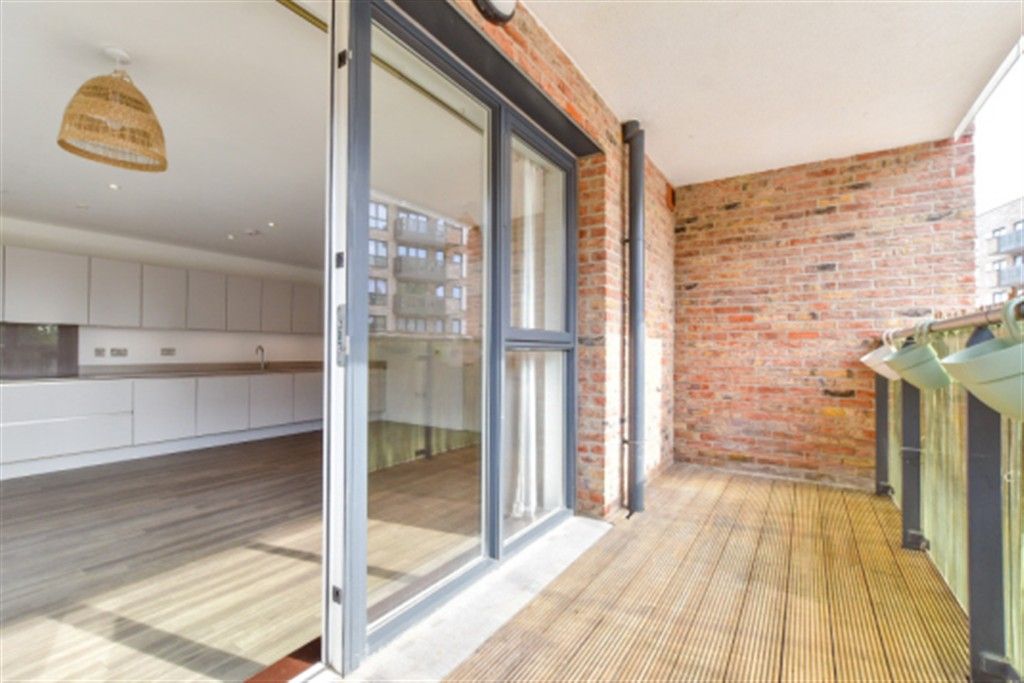 Property photo 2 of 11 Balcony / Terrace