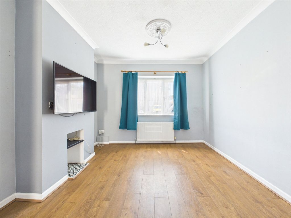 Property photo 2 of 16 Picture No. 14