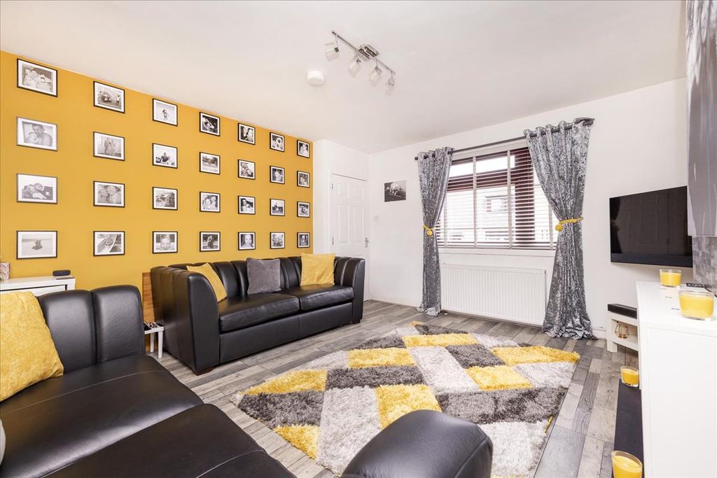 Property photo 3 of 25