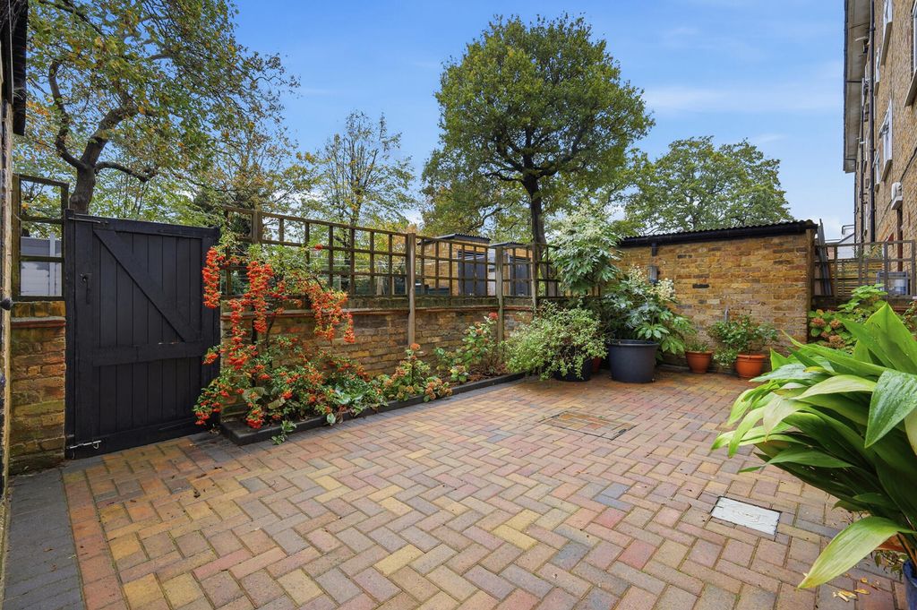 Property photo 2 of 18