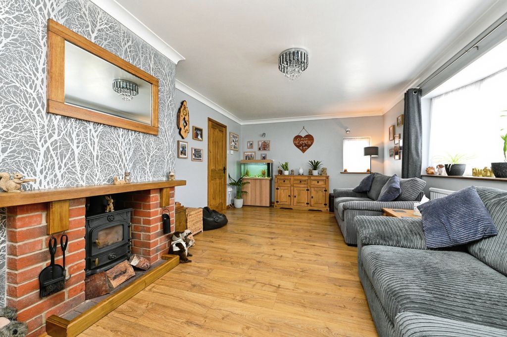 Property photo 3 of 20 Tw017