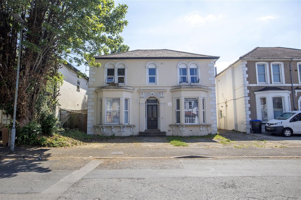 Property photo 1 of 12