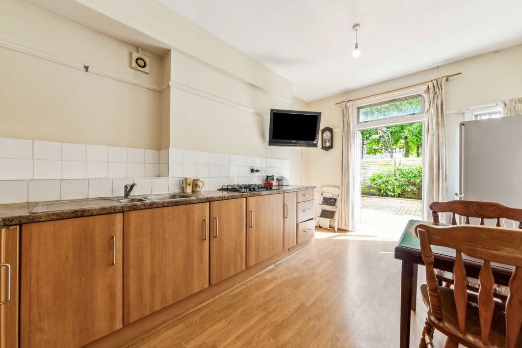 Property photo 3 of 5