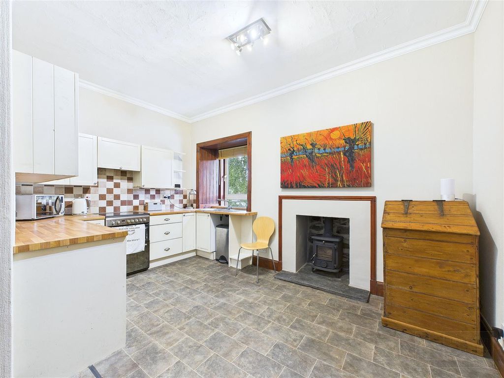 Property photo 3 of 27 Kitchen / Dining