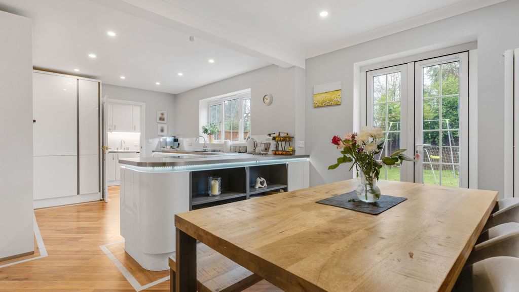 Property photo 2 of 33