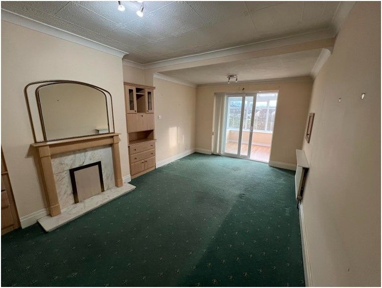 Property photo 3 of 11 Living Room 