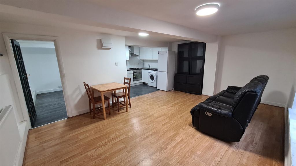 Property photo 2 of 20 Lounge/Diner