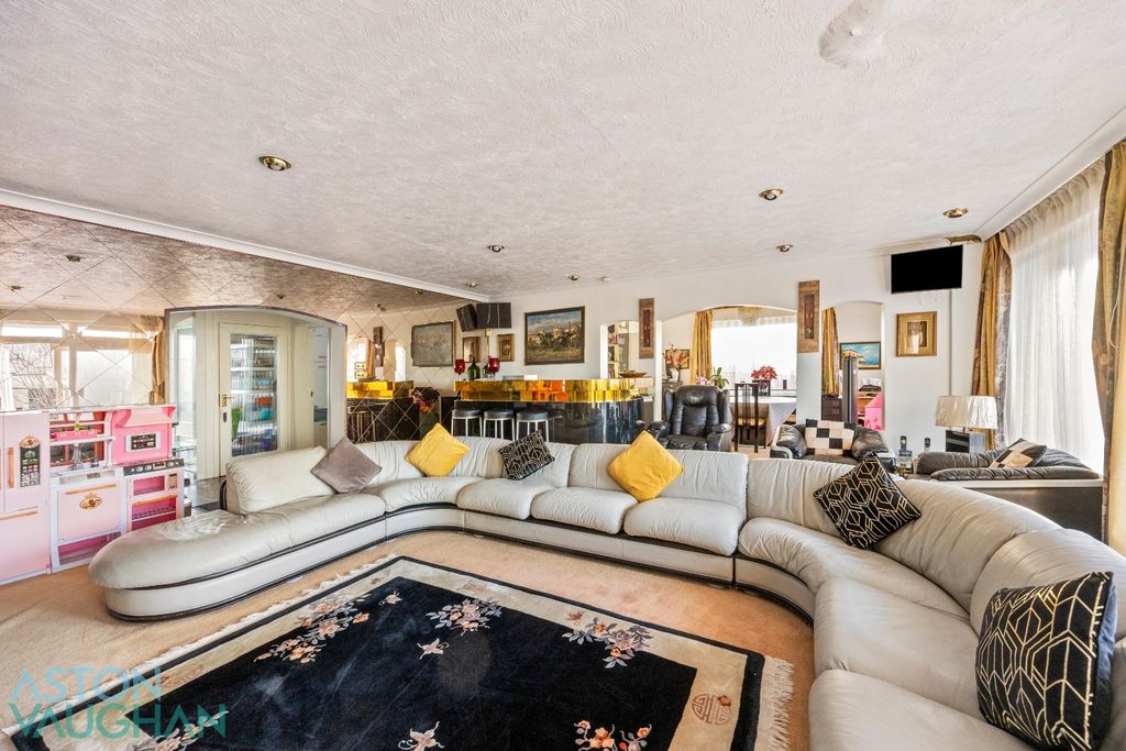 Property photo 2 of 32 4971051