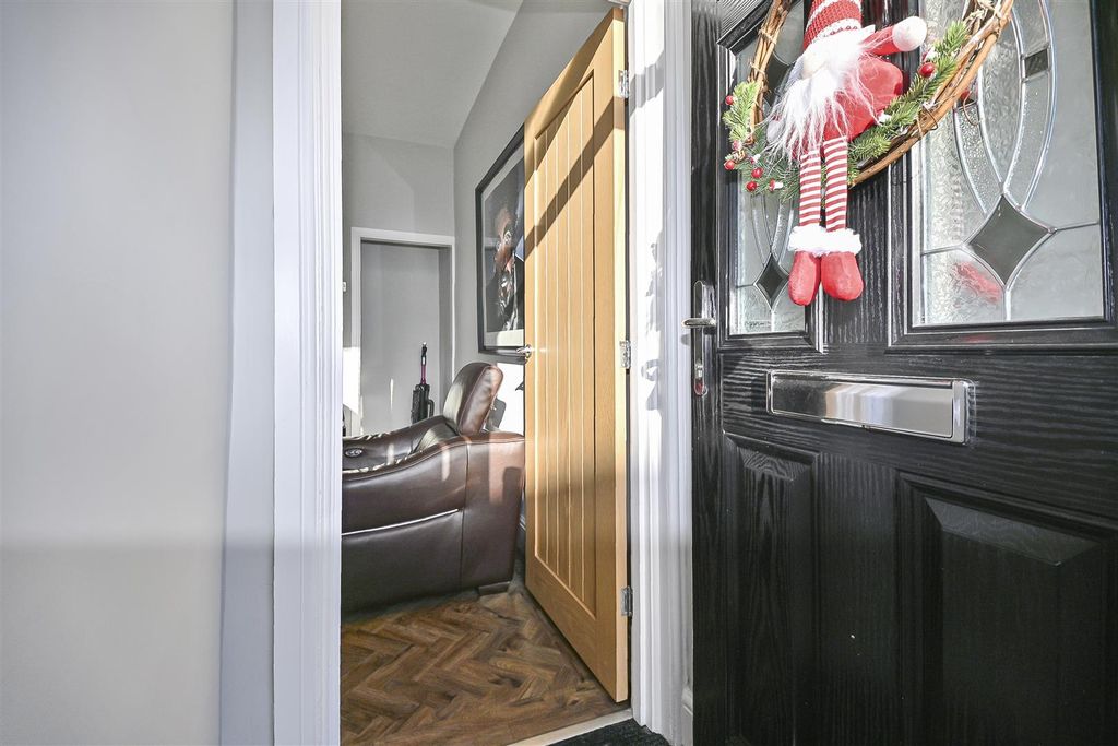 Property photo 2 of 28 15 Lightburne Avenue Entrance.Jpg