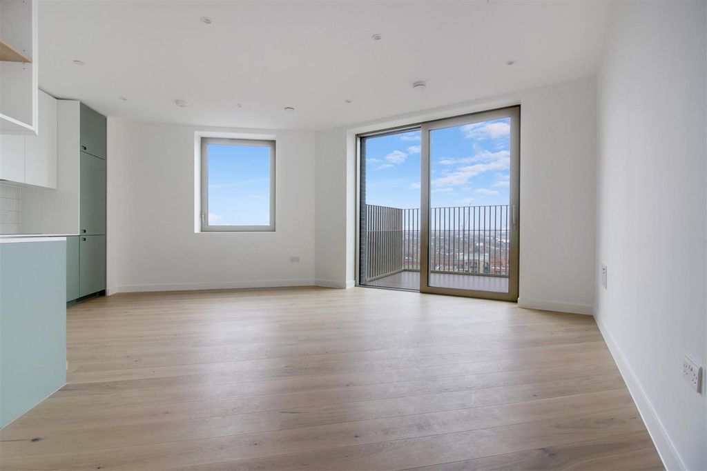 Property photo 1 of 11 Wayne & Silver