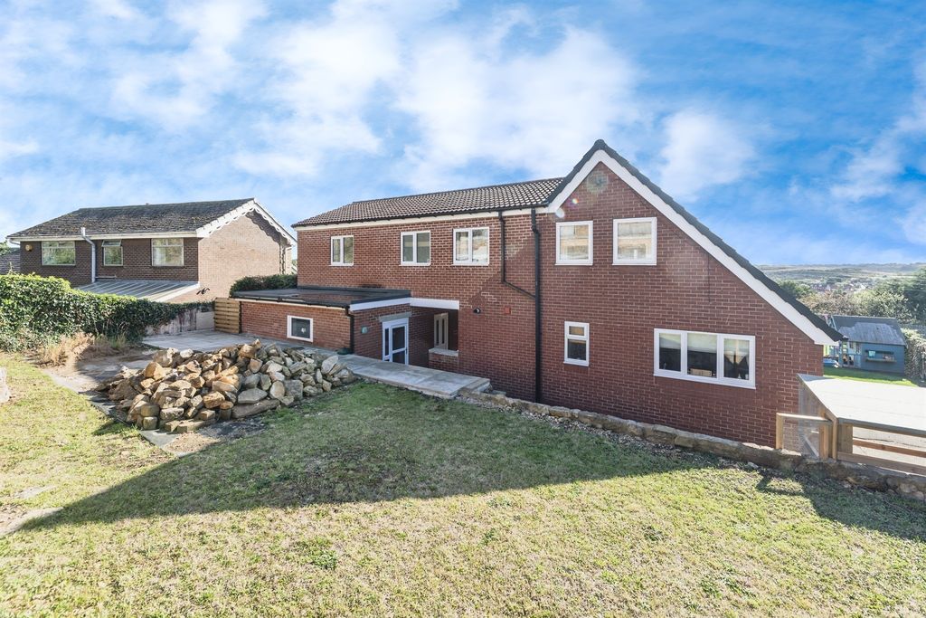 Property photo 2 of 27