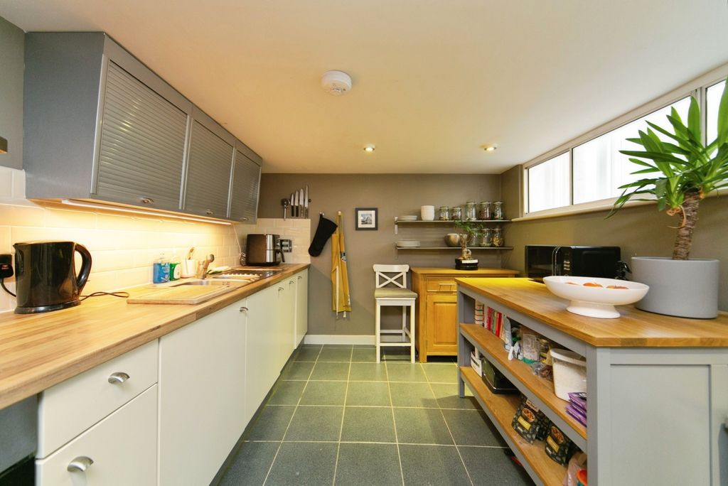 Property photo 3 of 17 Photo