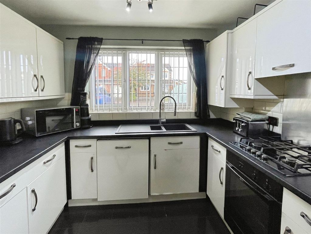 Property photo 2 of 20 Kitchen/Diner