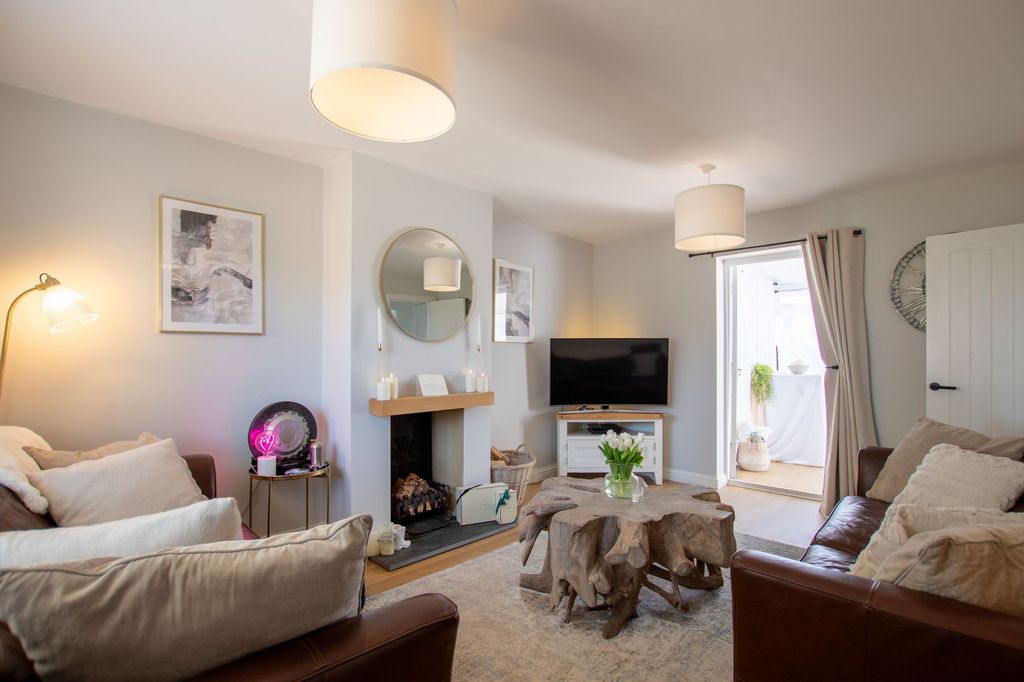 Property photo 3 of 22