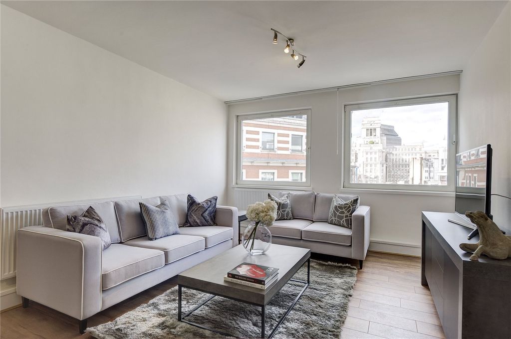 Property photo 2 of 8 Reception/Kitchen