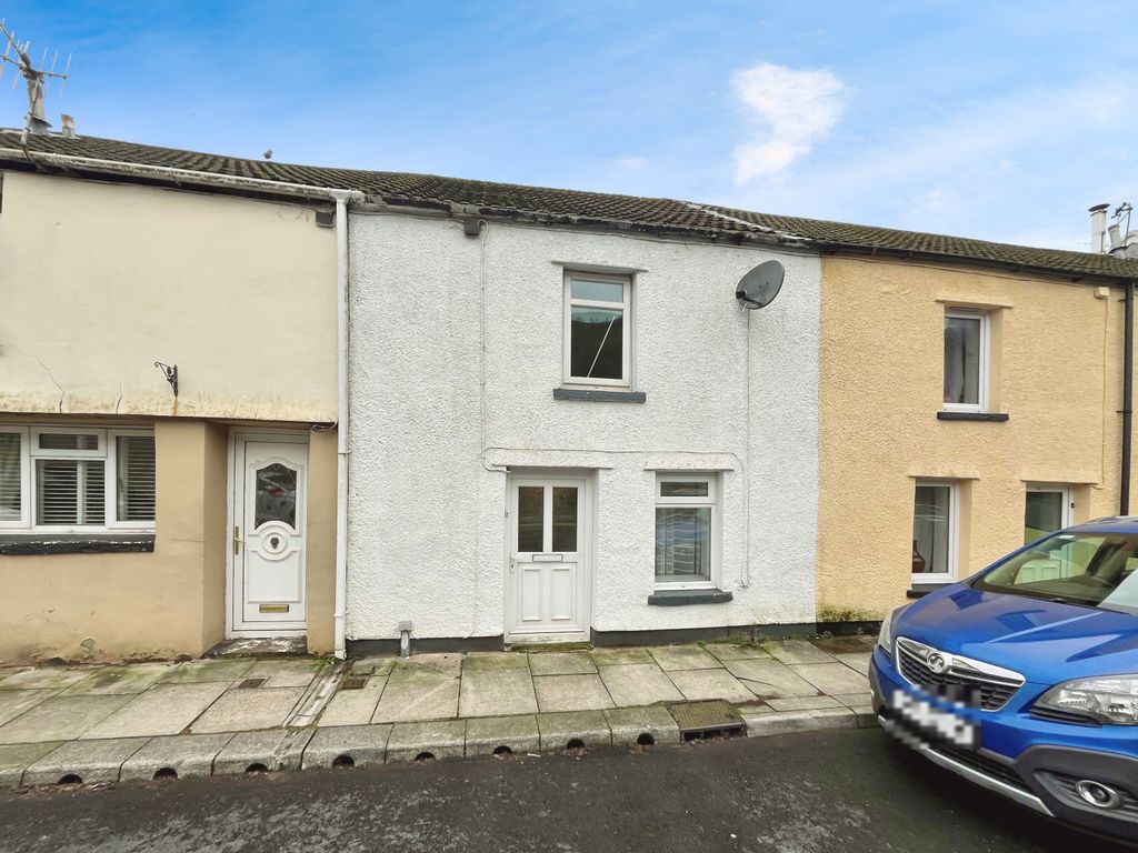 Property photo 1 of 8 Front