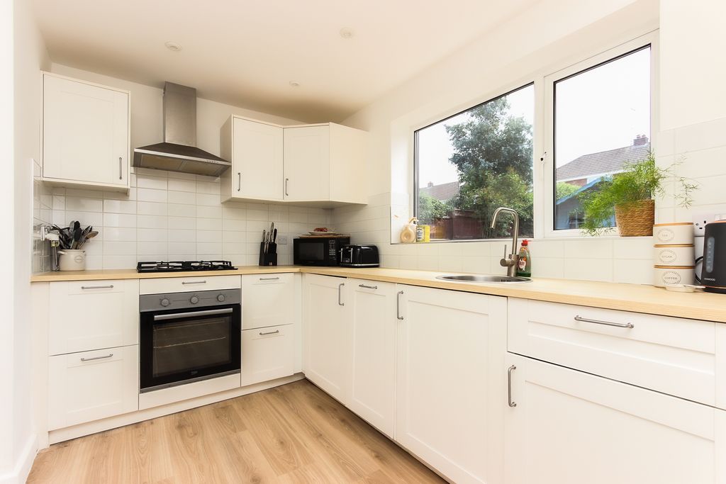 Property photo 3 of 15 Kitchen