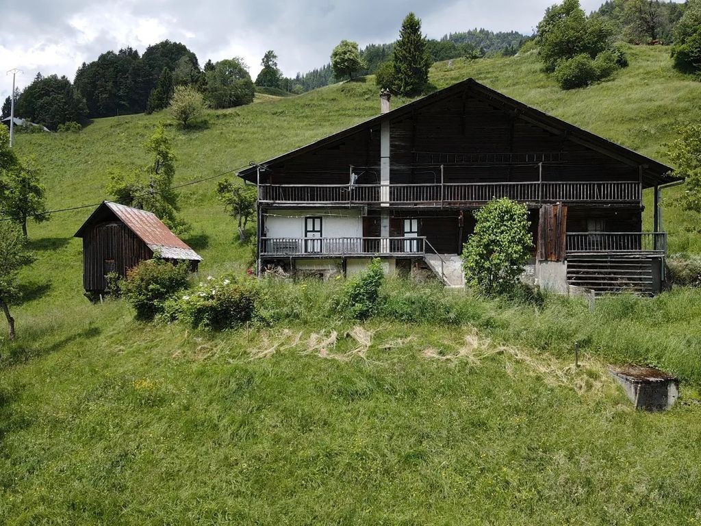 Property photo 1 of 18 Authentic Savoyard Farmhouse To Be Fully Renovated – Saint-Nicolas-La-Chapelle (73590)