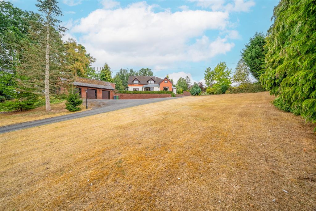 Property photo 2 of 34
