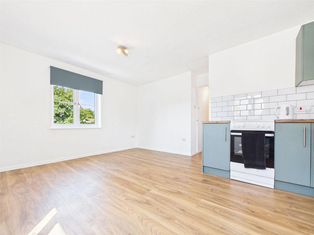 Property photo 3 of 8 Picture No. 02
