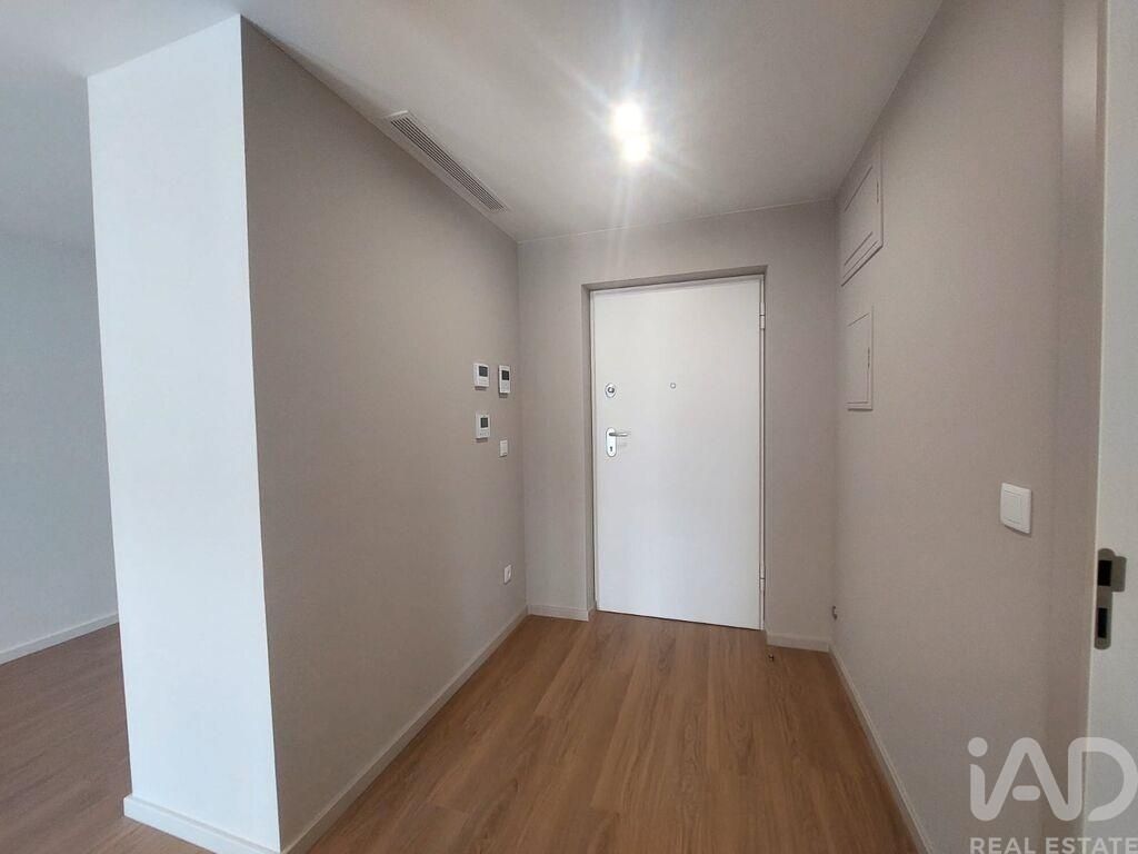 Property photo 2 of 27