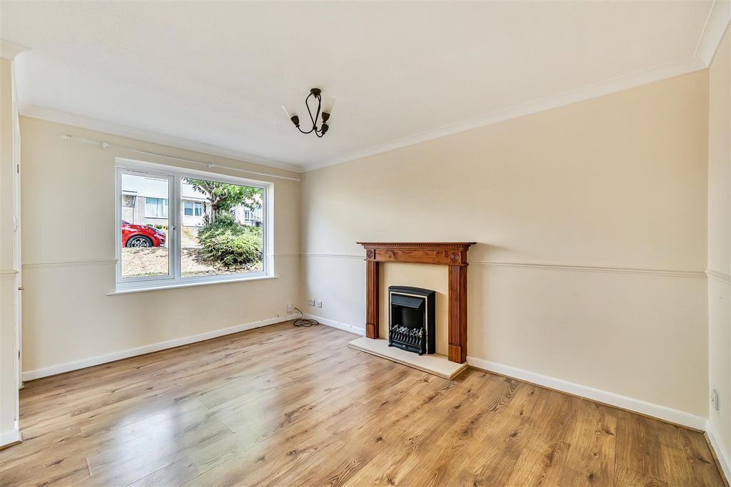 Property photo 3 of 17 Living Room