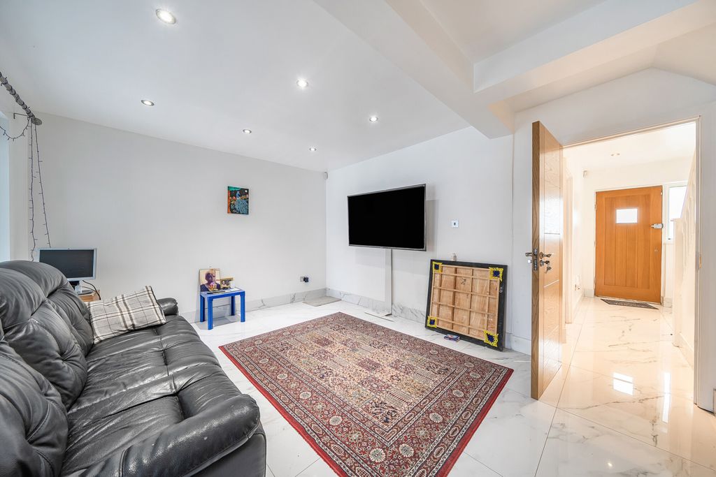 Property photo 3 of 19 1376218-68-690B7A...