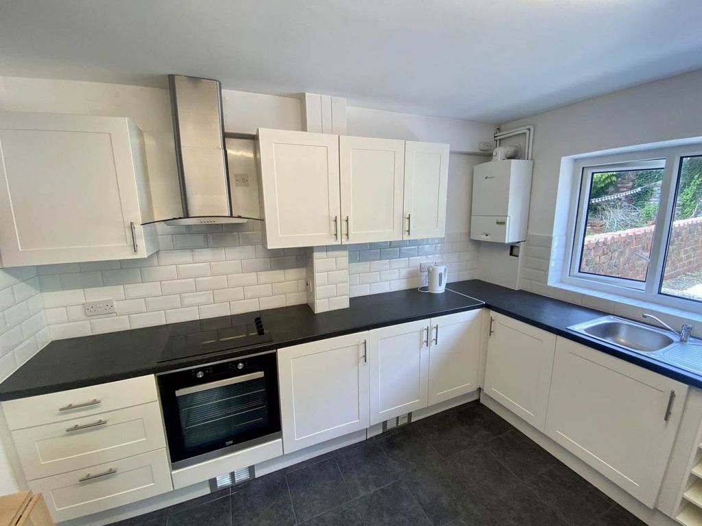 Property photo 3 of 17 Kitchen 2