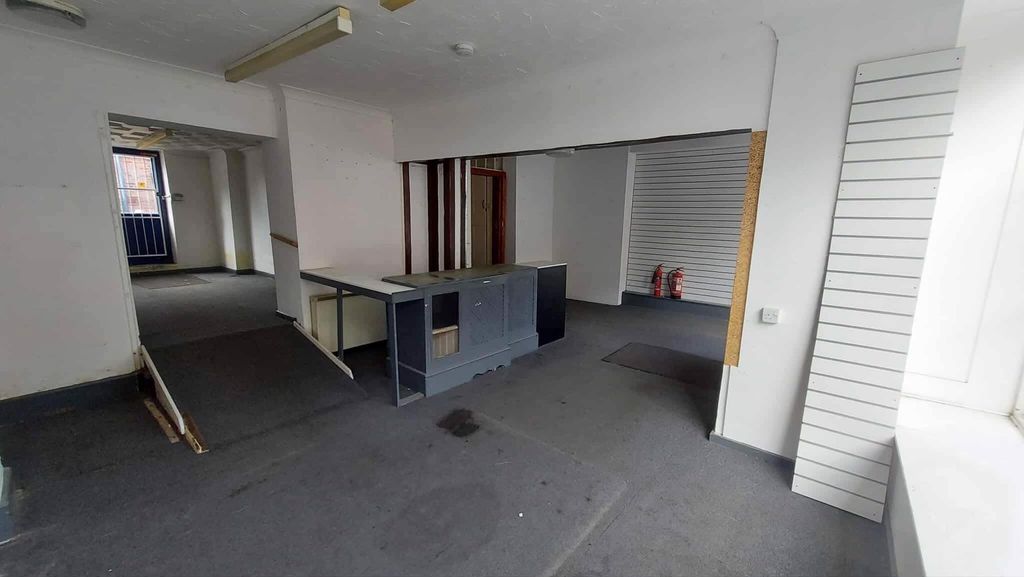 Property photo 3 of 5 Main Retail Area 140 Magdalen Street