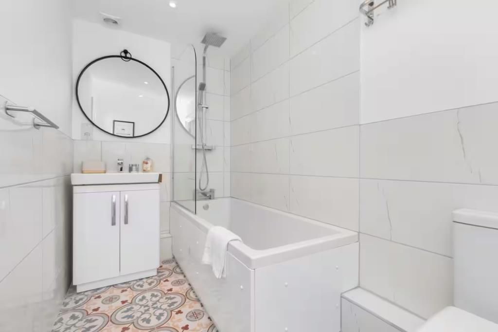 Property photo 3 of 8 Bathroom