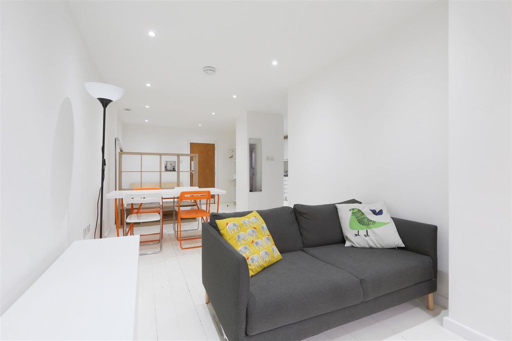 Property photo 3 of 10 Studio Room