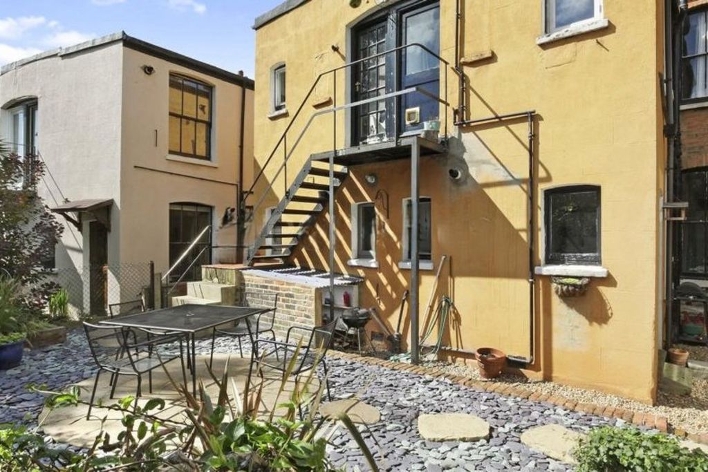 Property photo 2 of 17