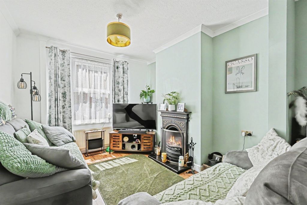Property photo 2 of 20