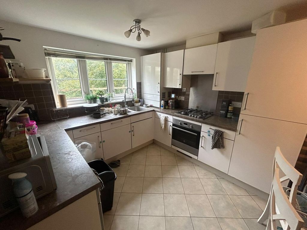 Property photo 3 of 9 Kitchen