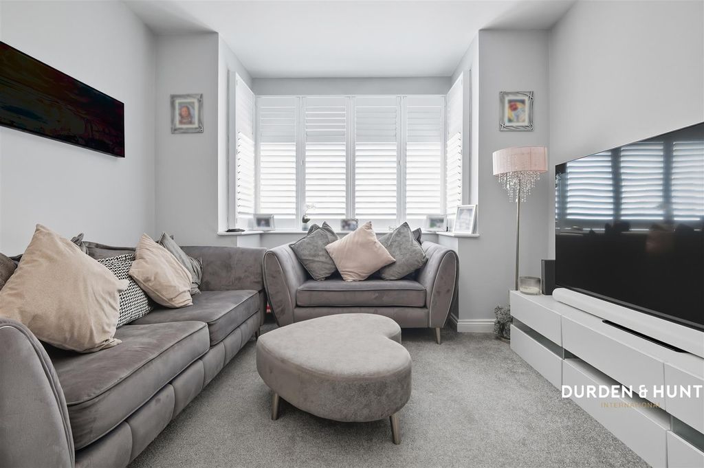 Property photo 2 of 28 Northumberland Avenue