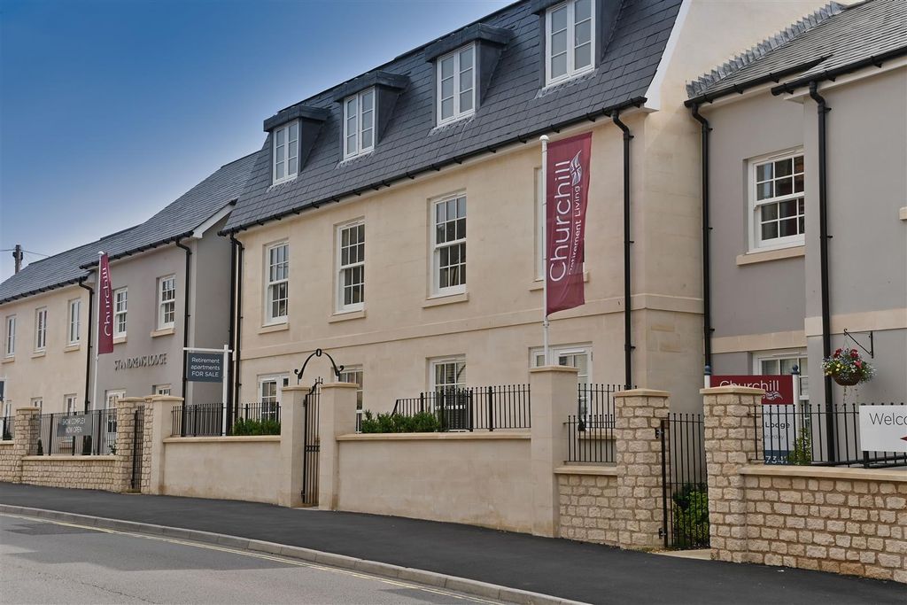 Property photo 1 of 10 St Andrews Lodge Chippenham             125.Jpg
